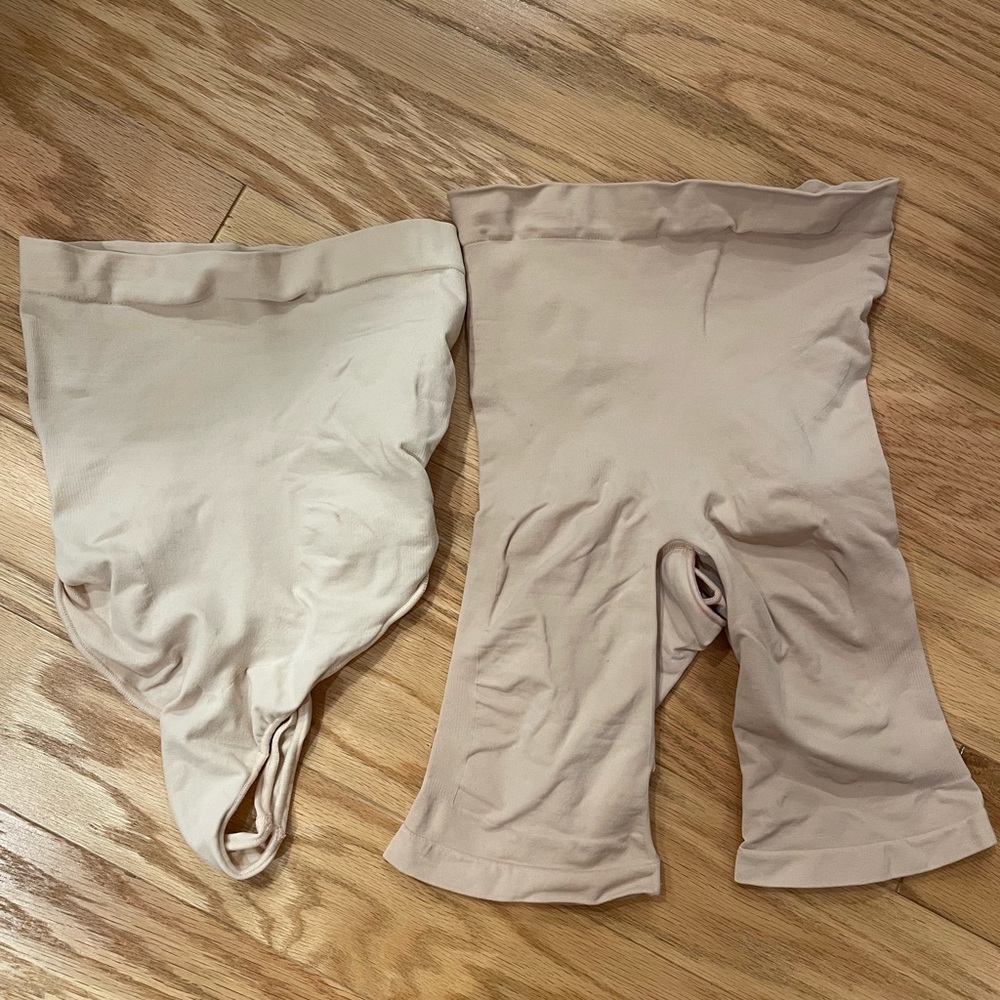 Skims high rise shapewear, size large. Bundle with thong and shorts.